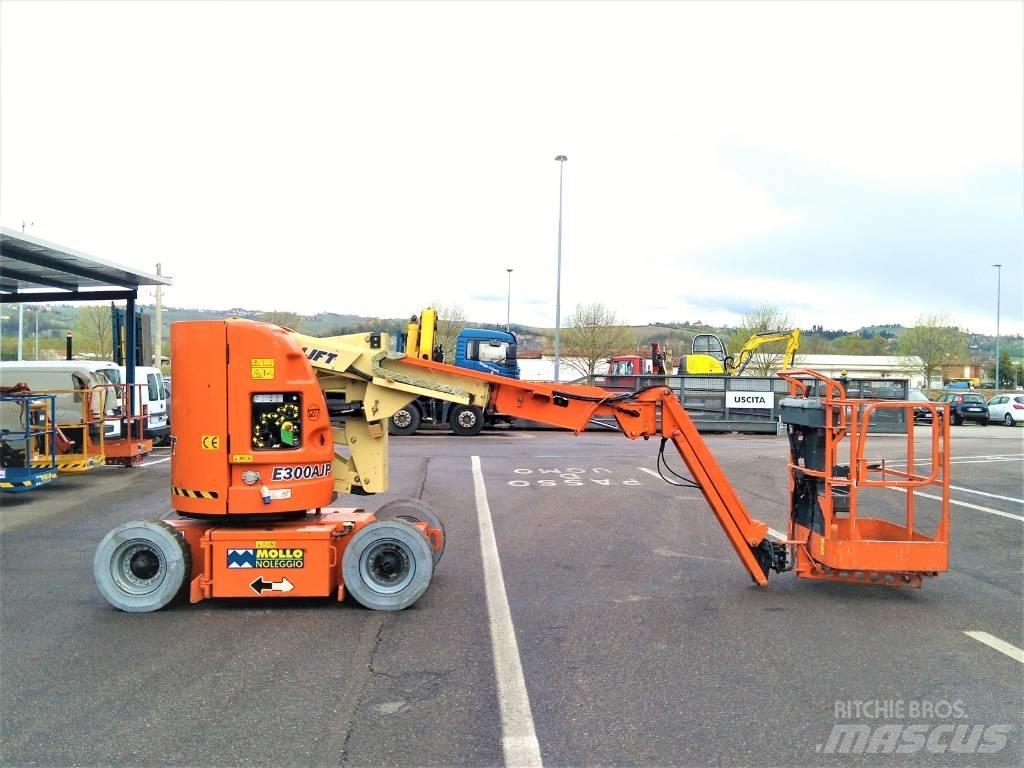 JLG E 300 AJP Bomliftar