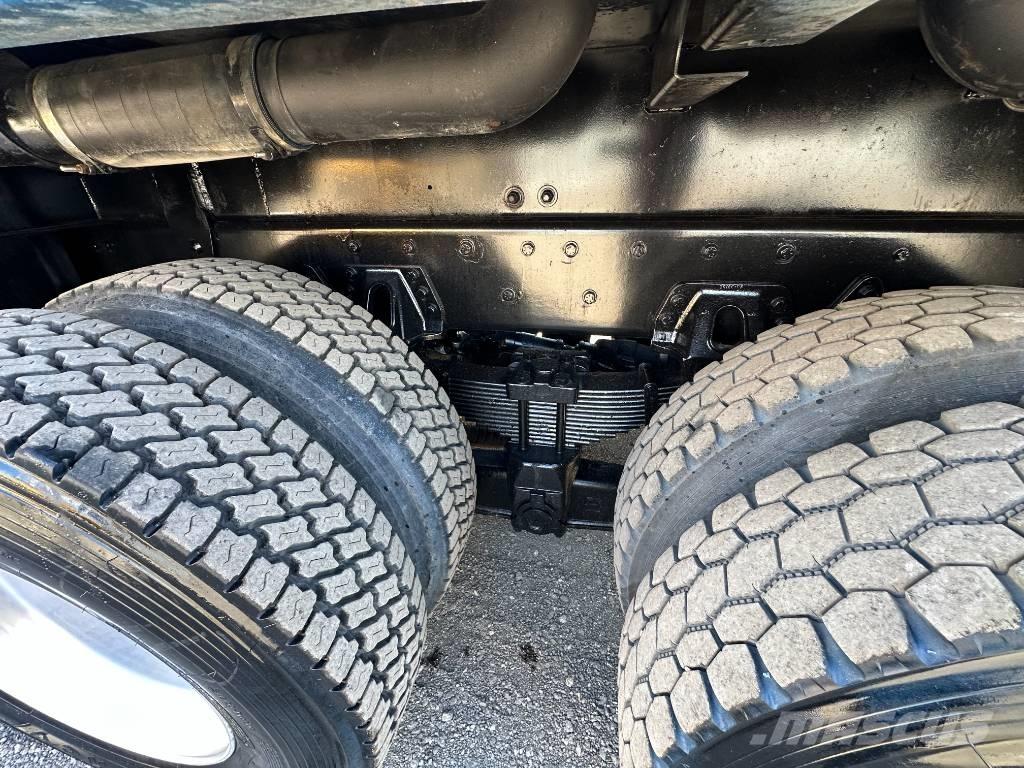 Freightliner 114 SD Slamsugningsbil