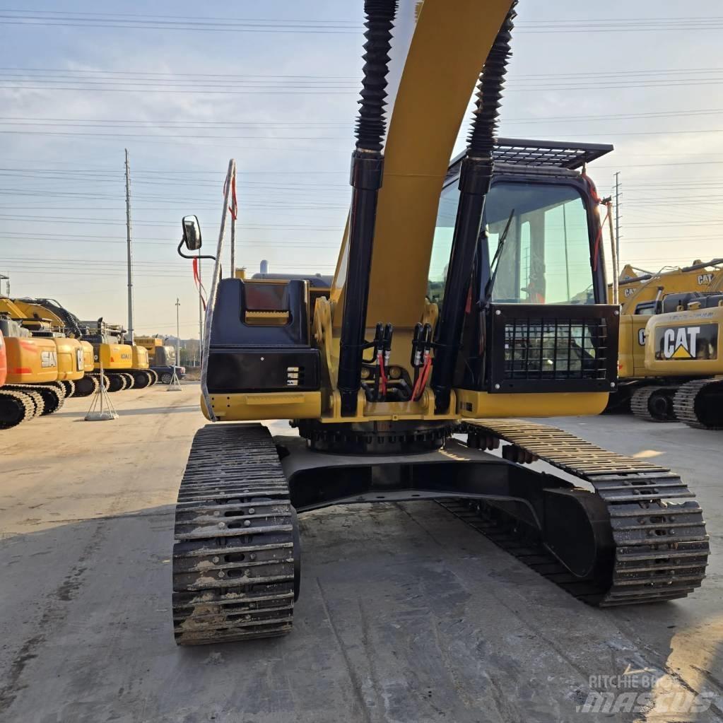 CAT 330 D2 Midigrävmaskiner 7t - 12t
