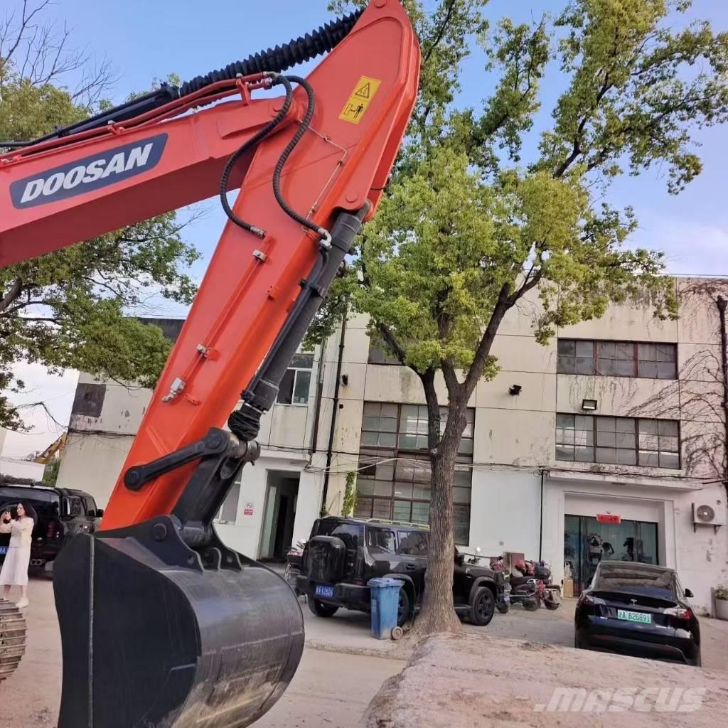 Doosan DX 300 LC-9S Bandgrävare