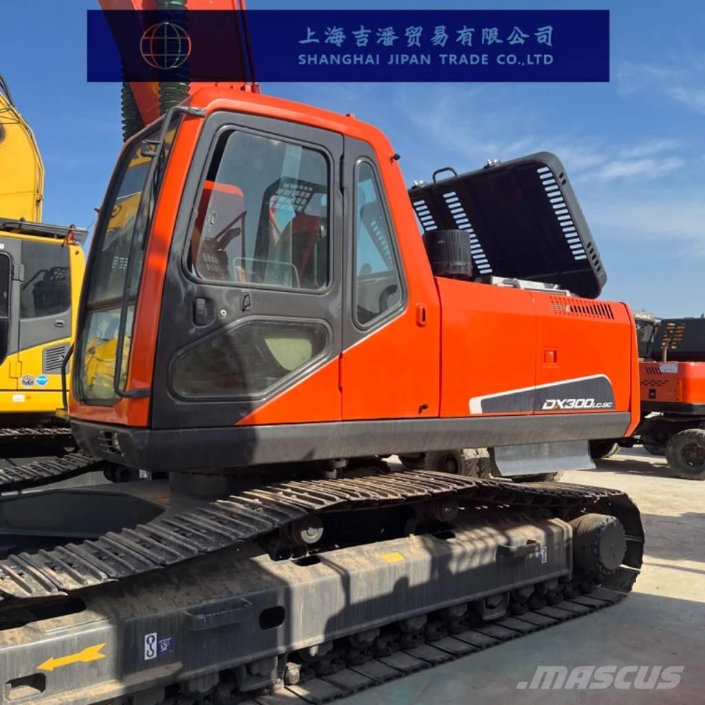 Doosan DX 300 Bandgrävare