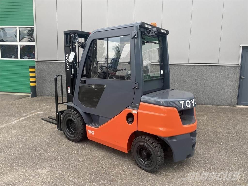Toyota 52-8FDF25 Dieselmotviktstruckar