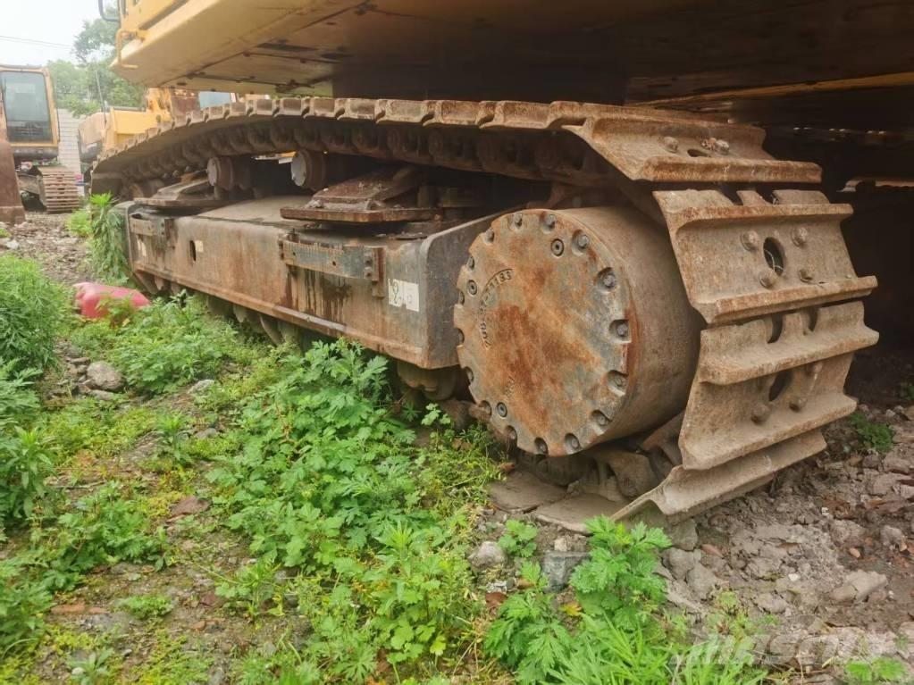 Komatsu PC 450-8 Bandgrävare