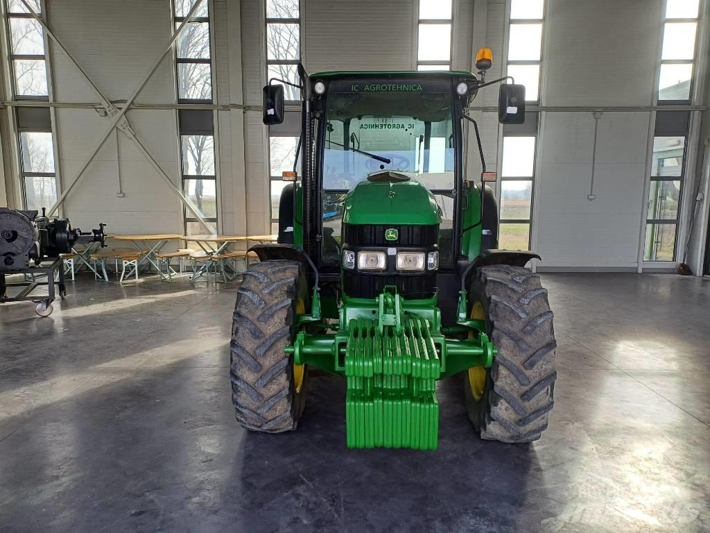John Deere 5100 R Traktorer