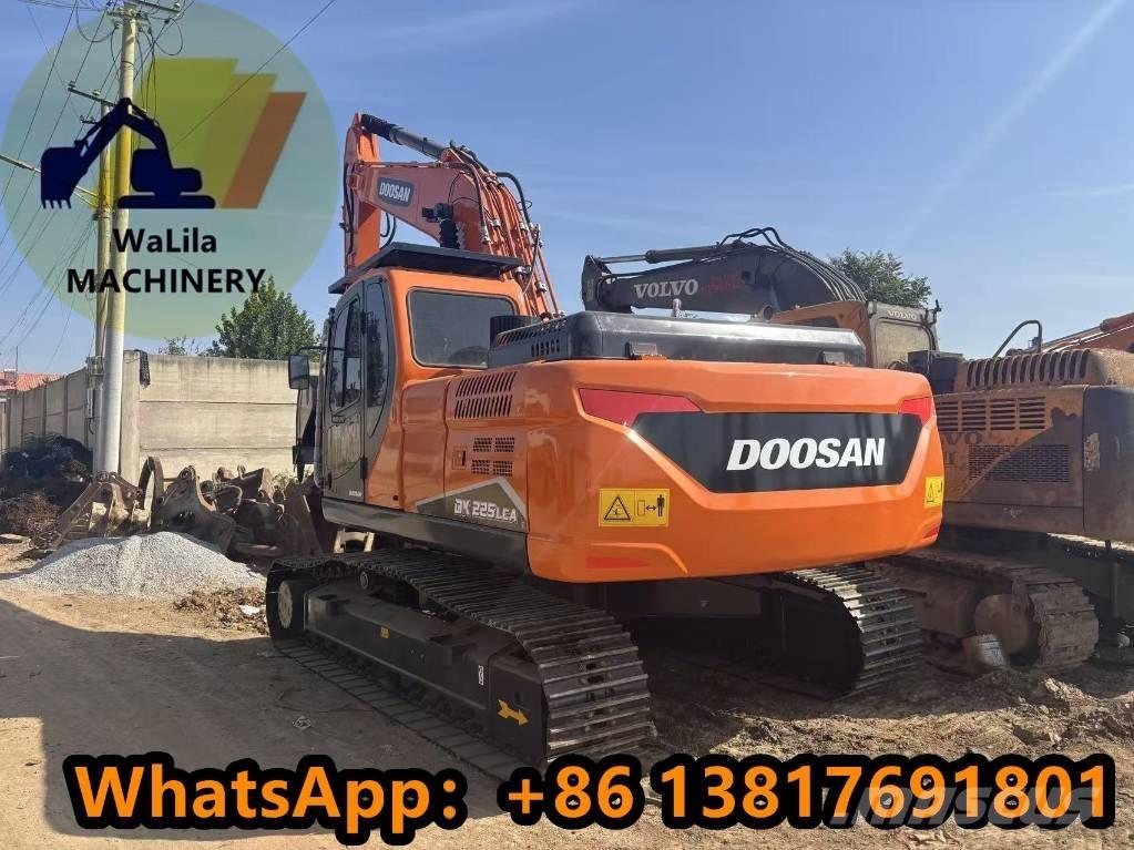 Doosan DX 225 LCA Bandgrävare