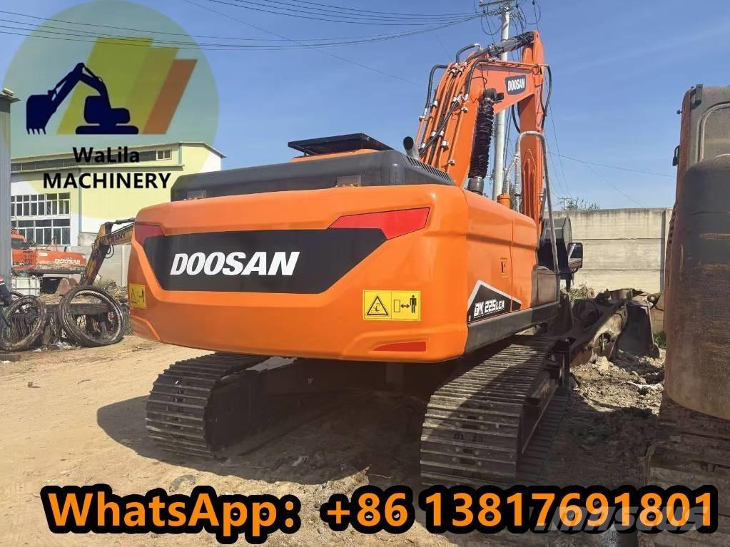 Doosan DX 225 LCA Bandgrävare