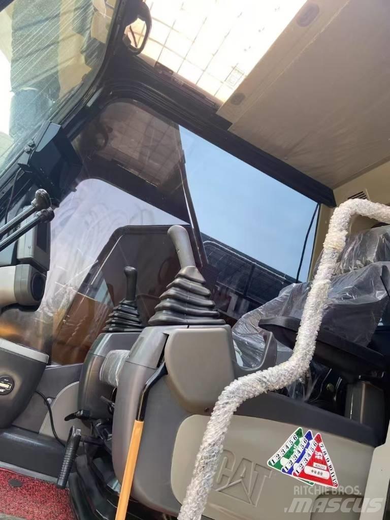 CAT 320D2L Bandgrävare