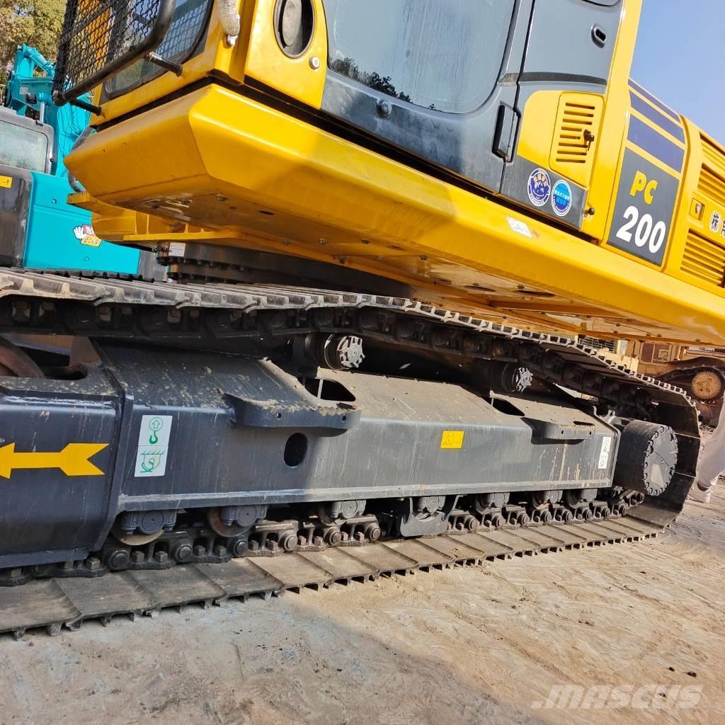 Komatsu PC 200-8 Bandgrävare
