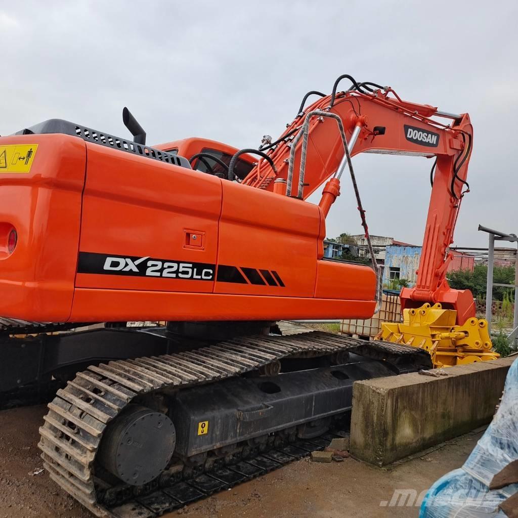 Doosan DX 225 Bandgrävare
