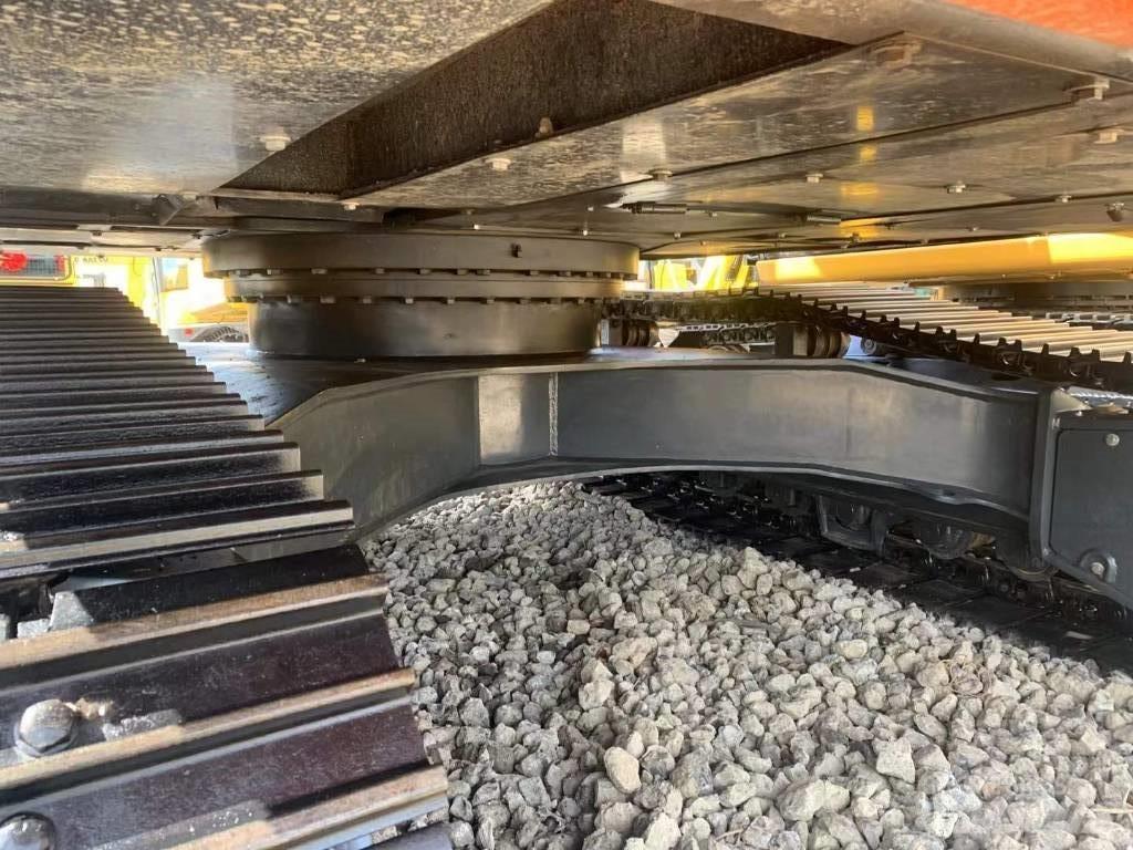 Doosan DX 225 Bandgrävare