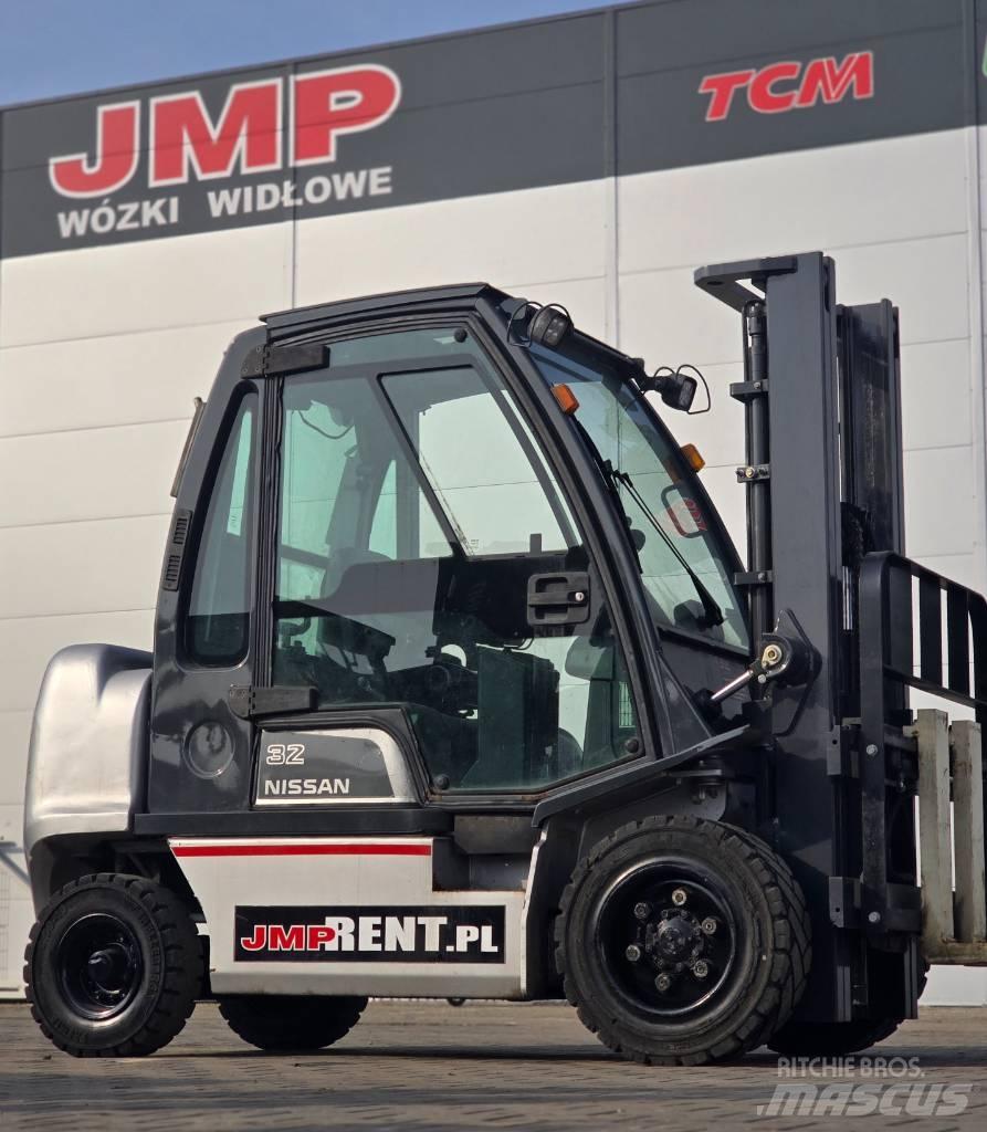 Nissan FGD02 A 32 Q Gasolmotviktstruckar