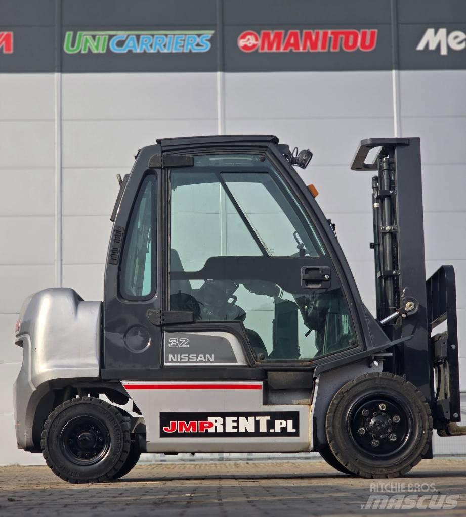 Nissan FGD02 A 32 Q Gasolmotviktstruckar