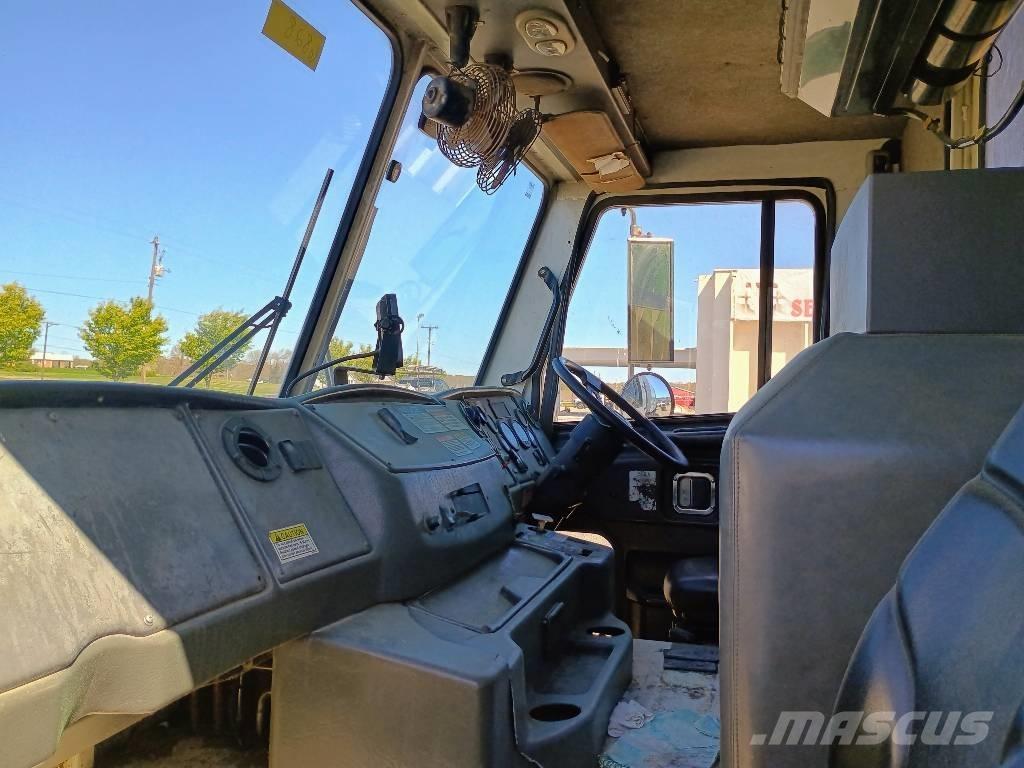  2011 Crane Carrier Sopbilar