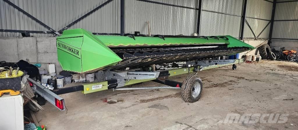 CLAAS Tucano 440 Skördetröskor