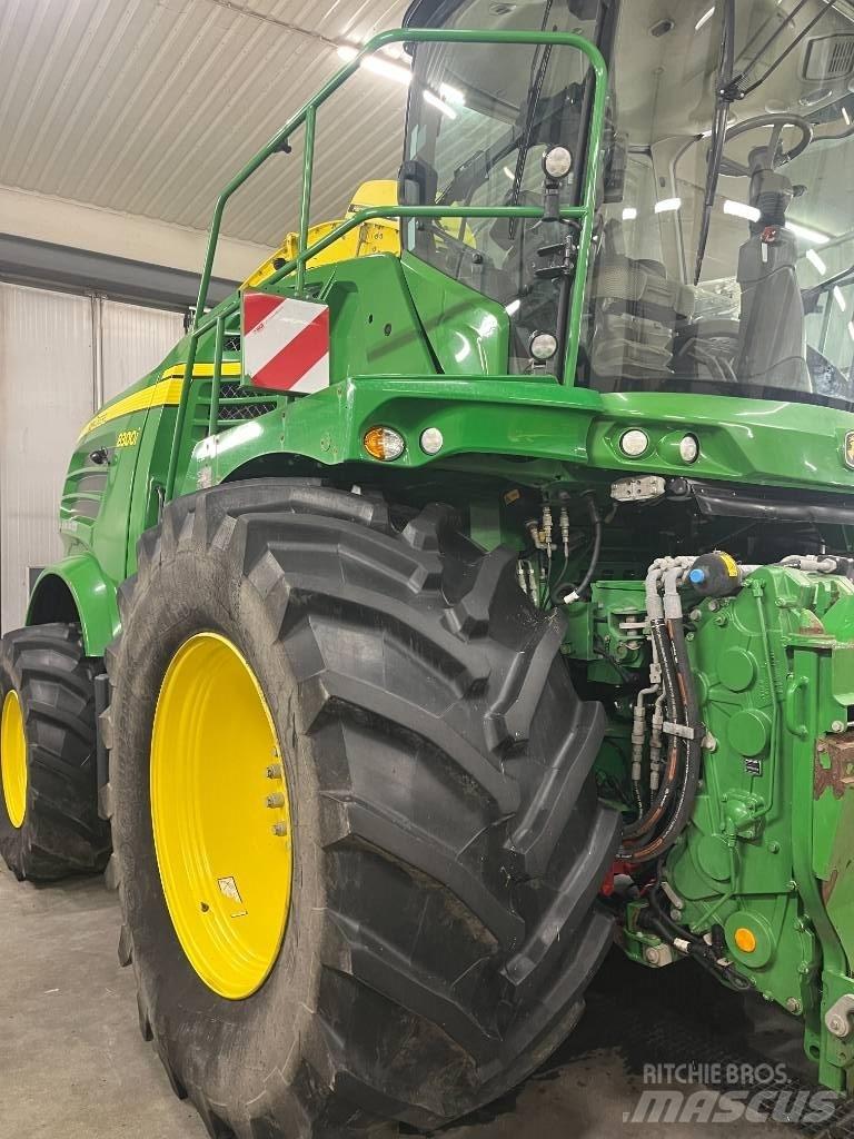John Deere 8300i Självgående fälthackar
