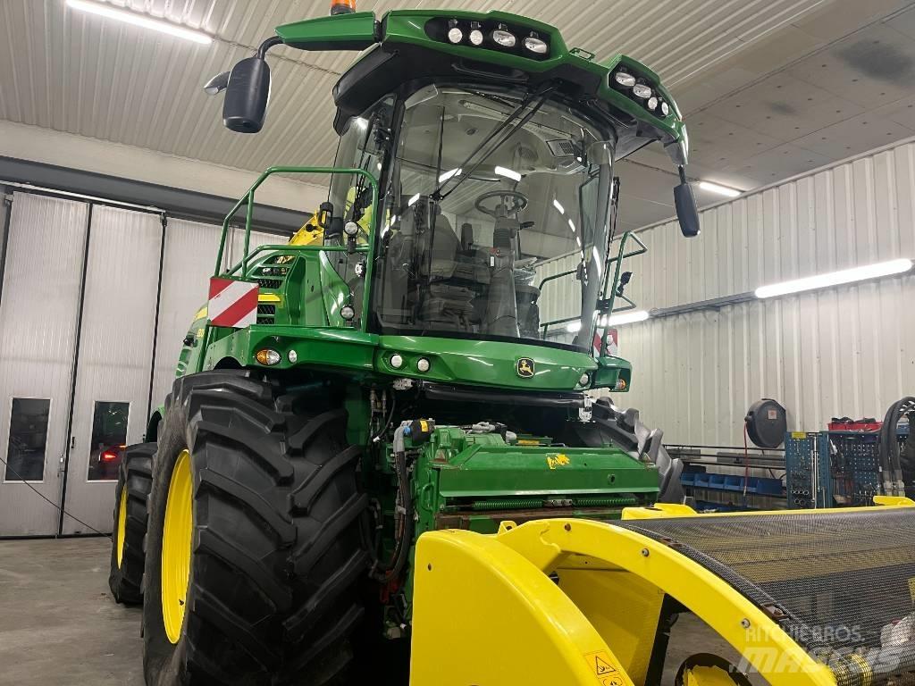 John Deere 8300i Självgående fälthackar