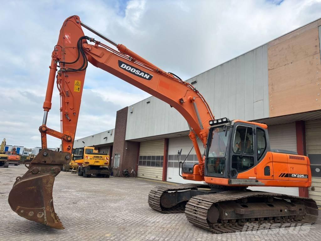 Doosan DX 225 LC Bandgrävare