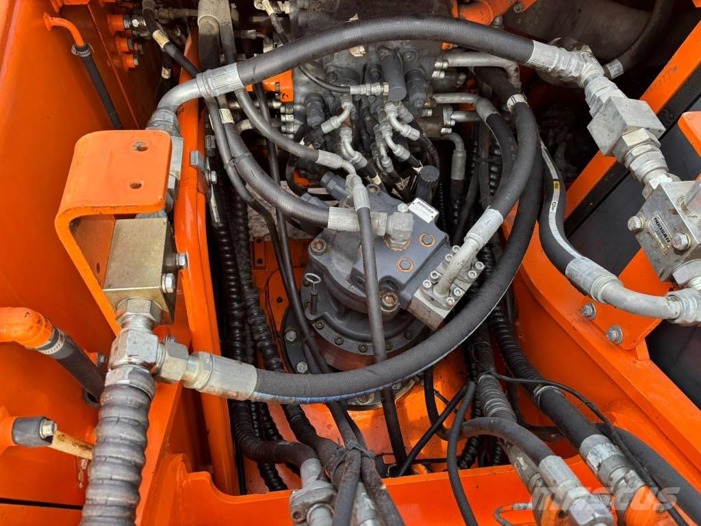 Doosan DX 225 LC Bandgrävare