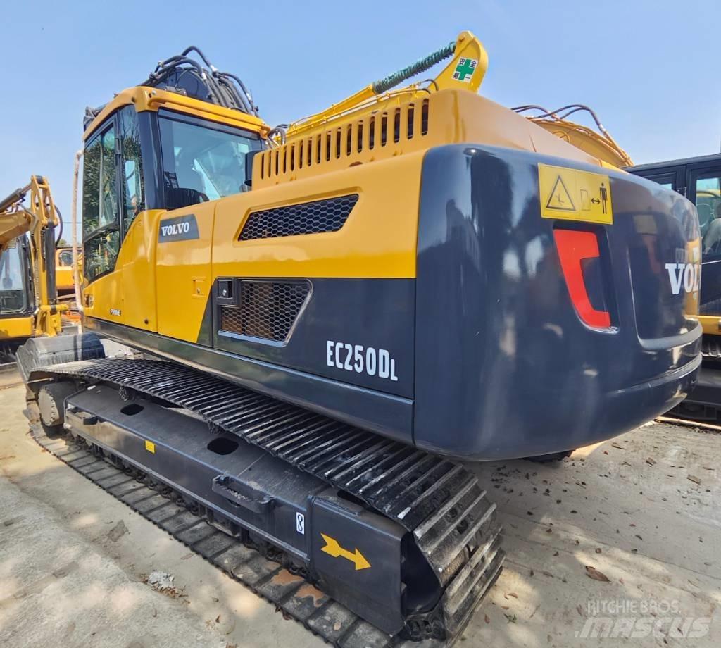Volvo EC 250 D L Bandgrävare