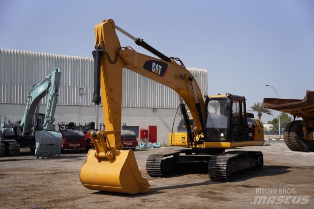 CAT 323D3 Hjulgrävare
