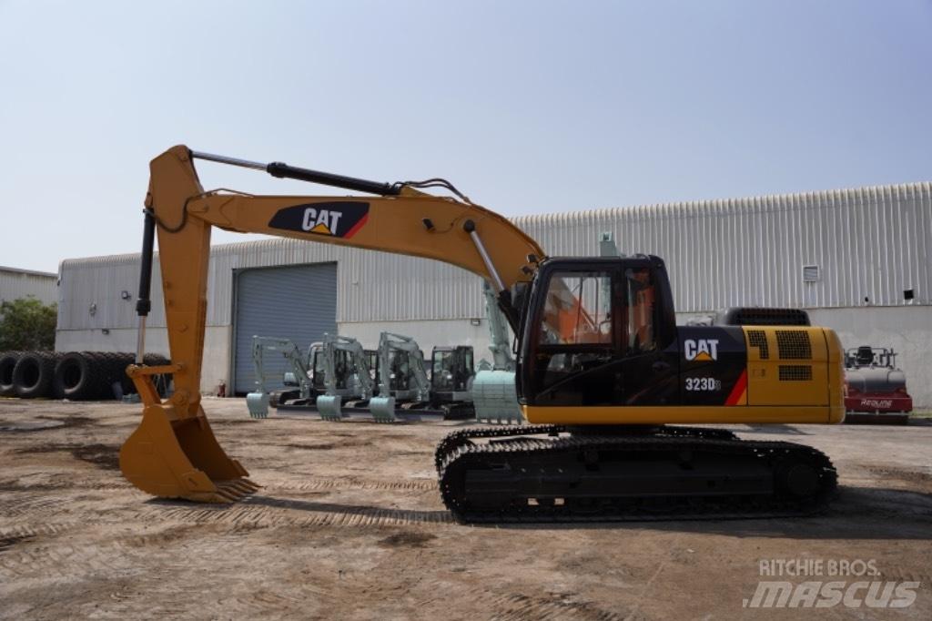CAT 323D3 Hjulgrävare