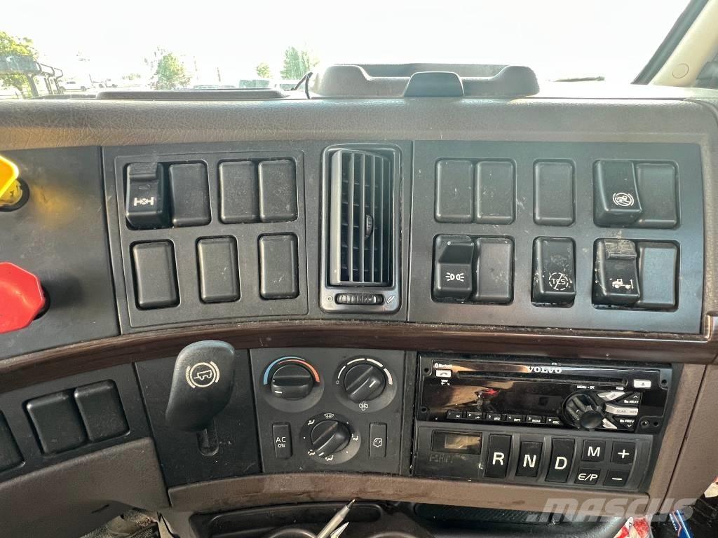 Volvo VNL 42 T300 Dragbilar
