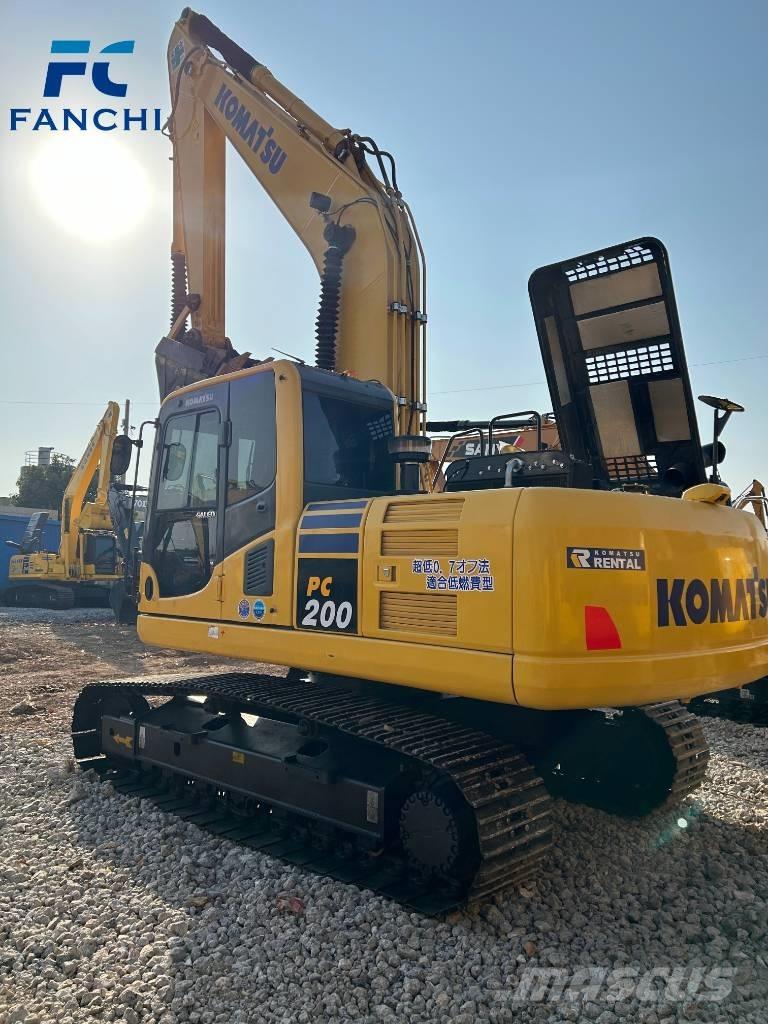 Komatsu PC 200-8 Bandgrävare