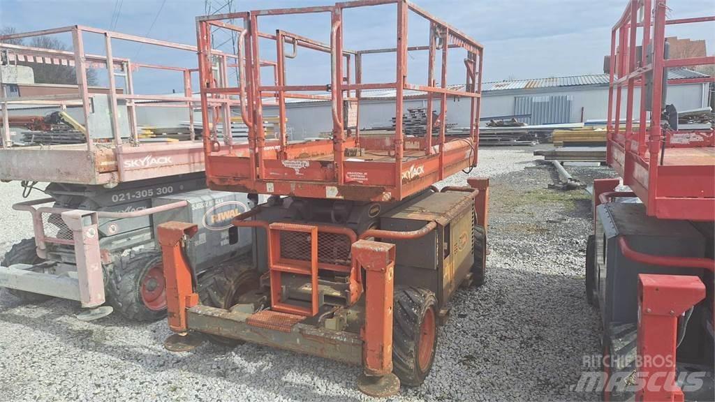 SkyJack SJ6832RTE Saxliftar