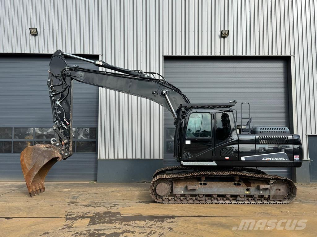 Doosan DX225LC-5 Bandgrävare