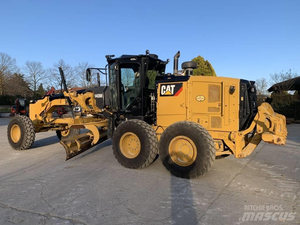 CAT 140 M 3 Väghyvlar