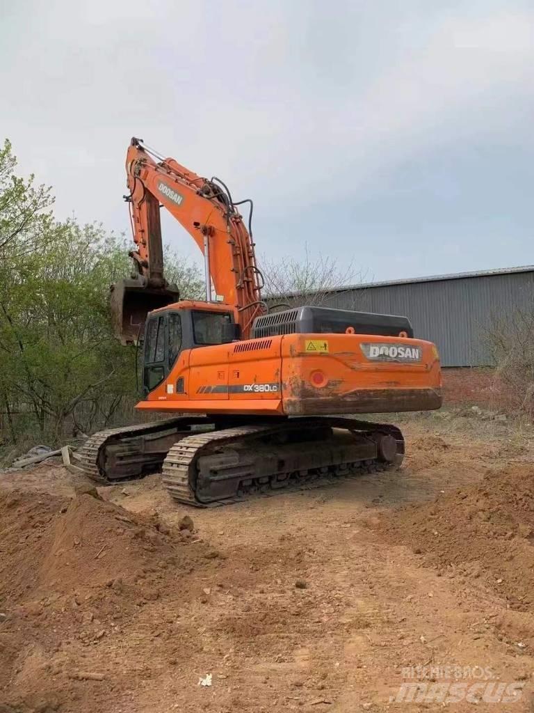 Doosan DX 380 LC Bandgrävare