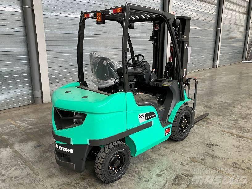 Mitsubishi FD25N3 Gasolmotviktstruckar