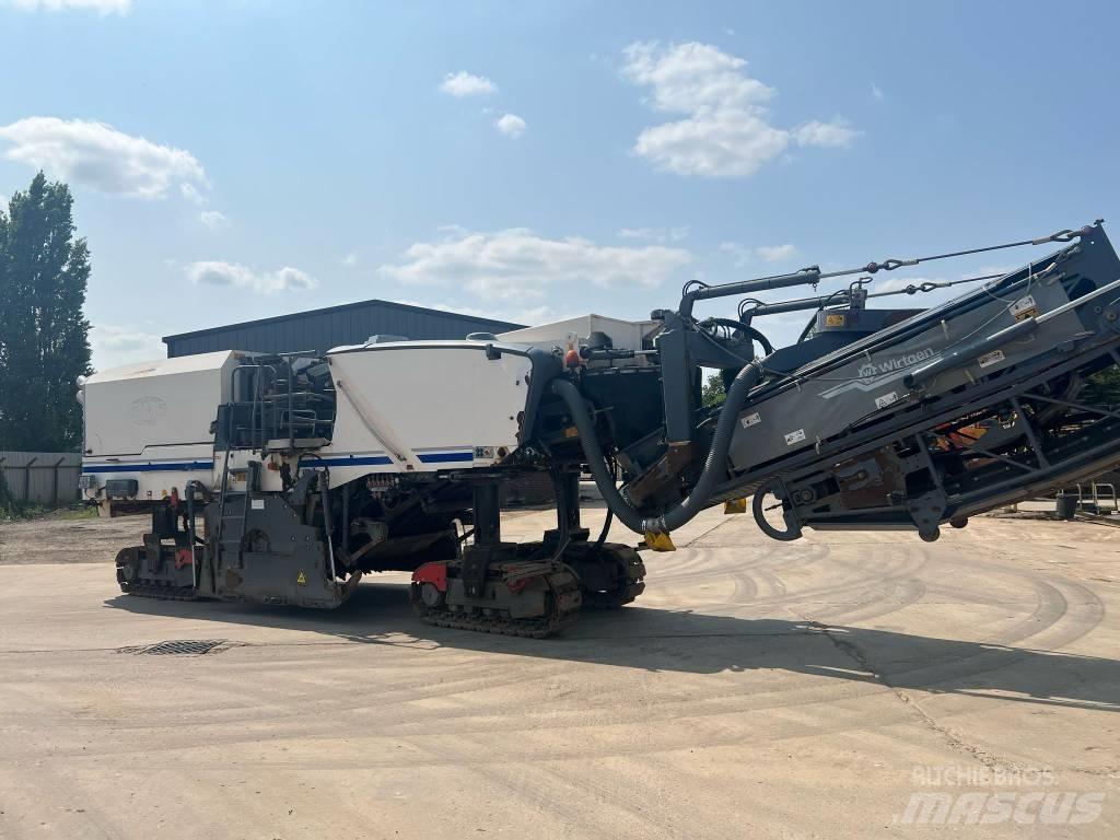 Wirtgen W 220 Asfaltskallfräsmaskiner