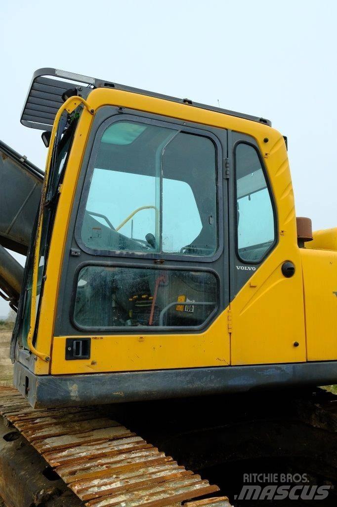 Volvo EC 240 kabina Hytter och interiör