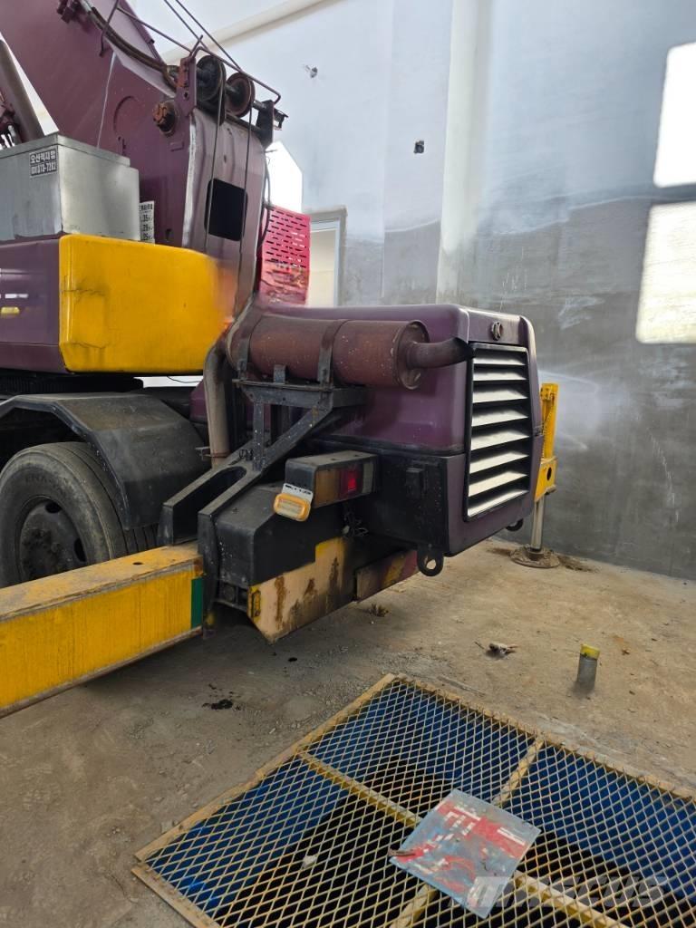 Kato MR 100 Terrängkranar (Grov terräng)