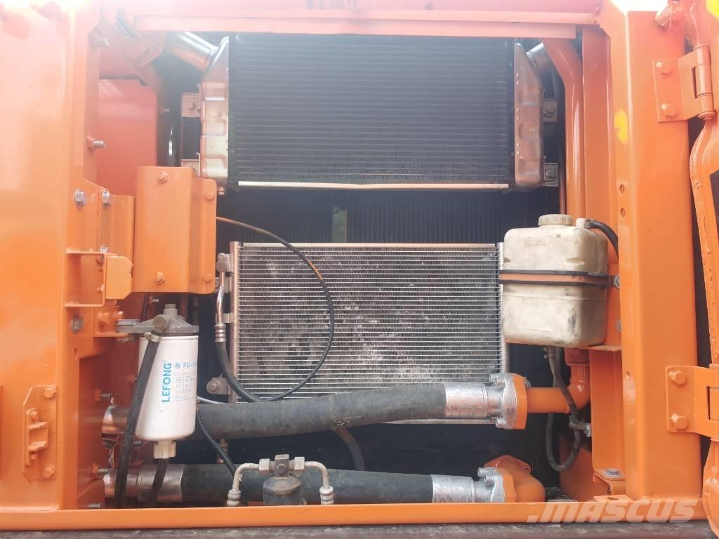 Doosan DX 225 LC Bandgrävare