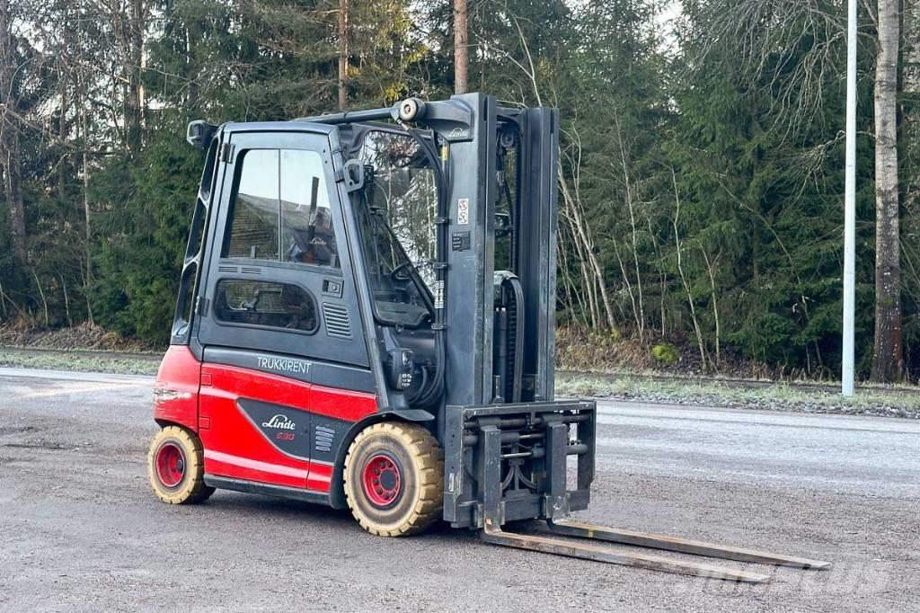 Linde E 30 Elmotviktstruckar
