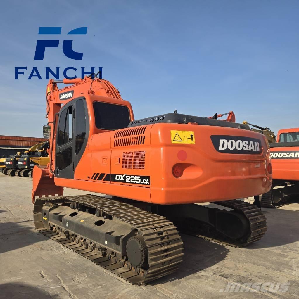 Doosan DX 225 LC Bandgrävare