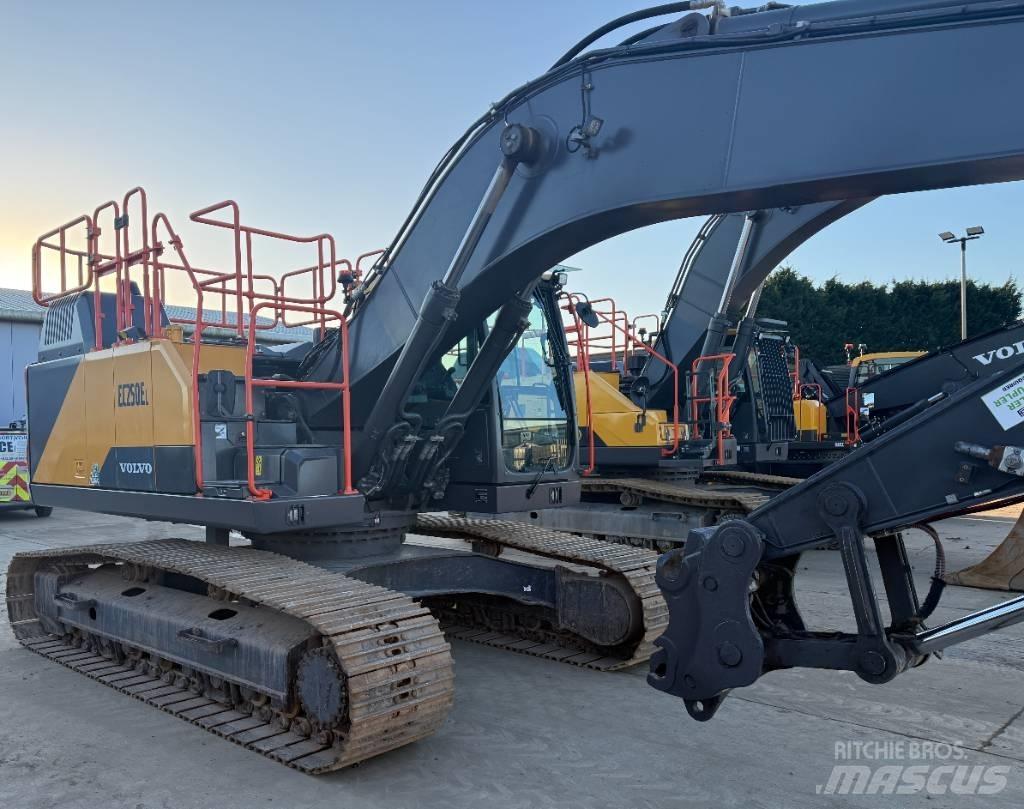 Volvo EC 250 EL Bandgrävare