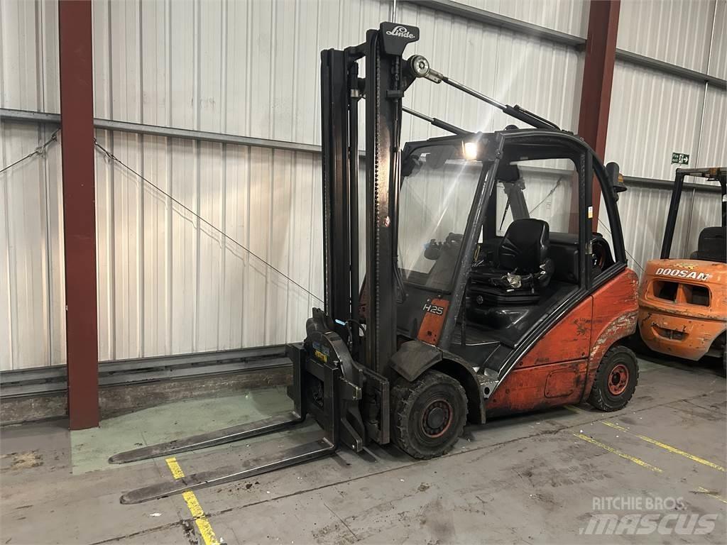 Linde H25T Gasolmotviktstruckar