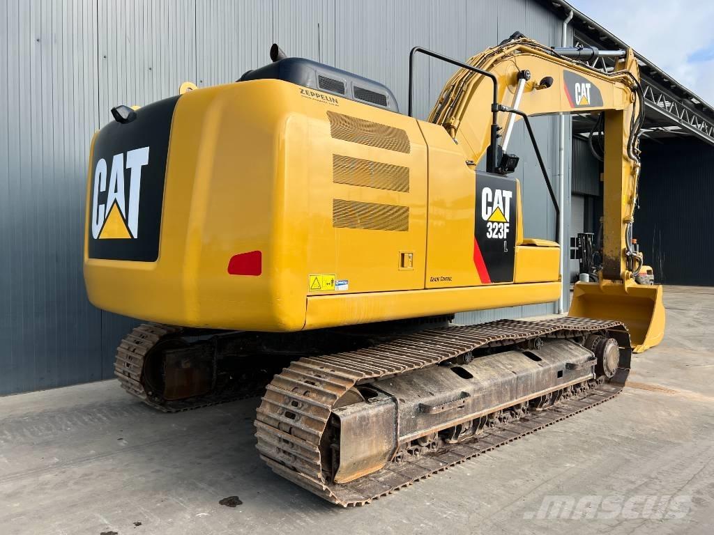CAT 323F L Bandgrävare
