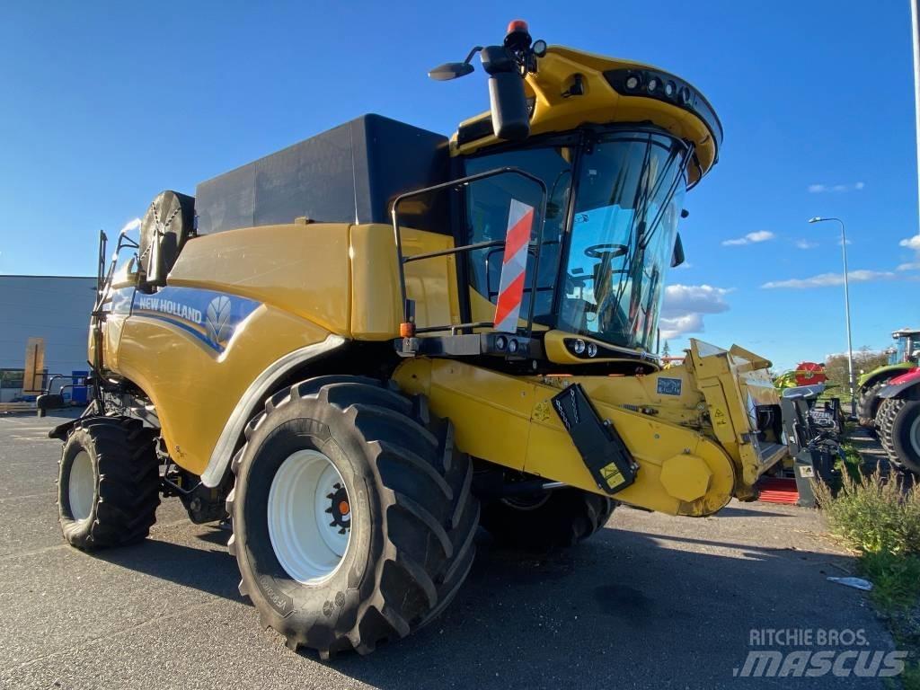 New Holland CX 8.90 Skördetröskor