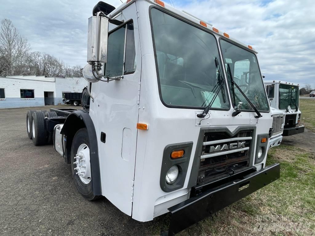 Mack LEU613 Chassier