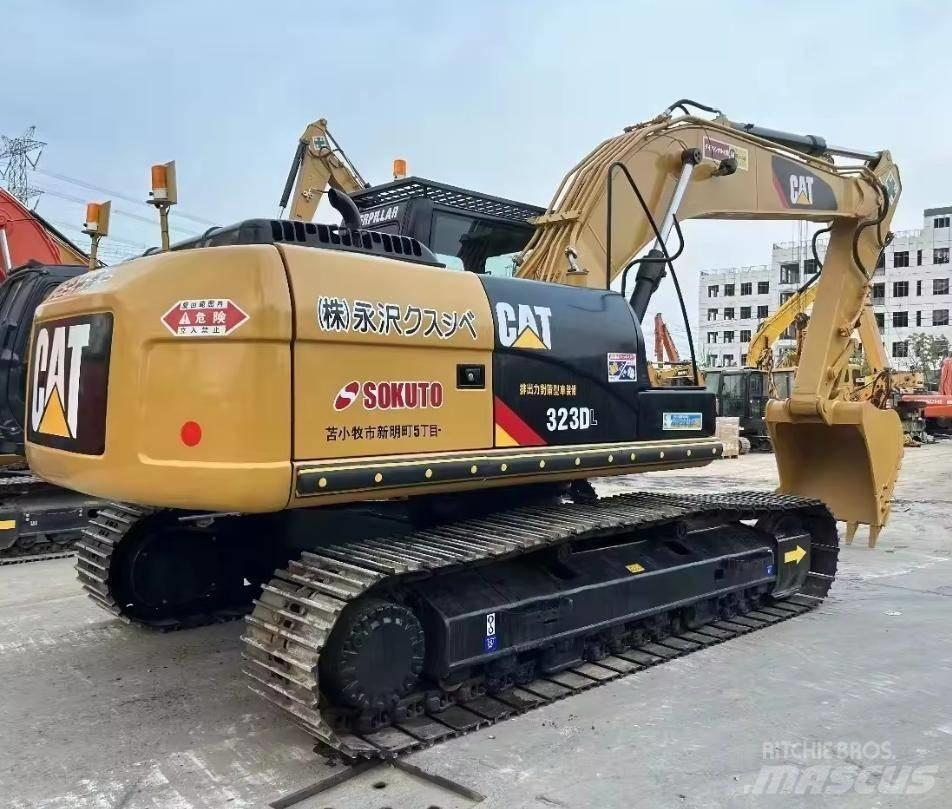 CAT 323 Bandgrävare