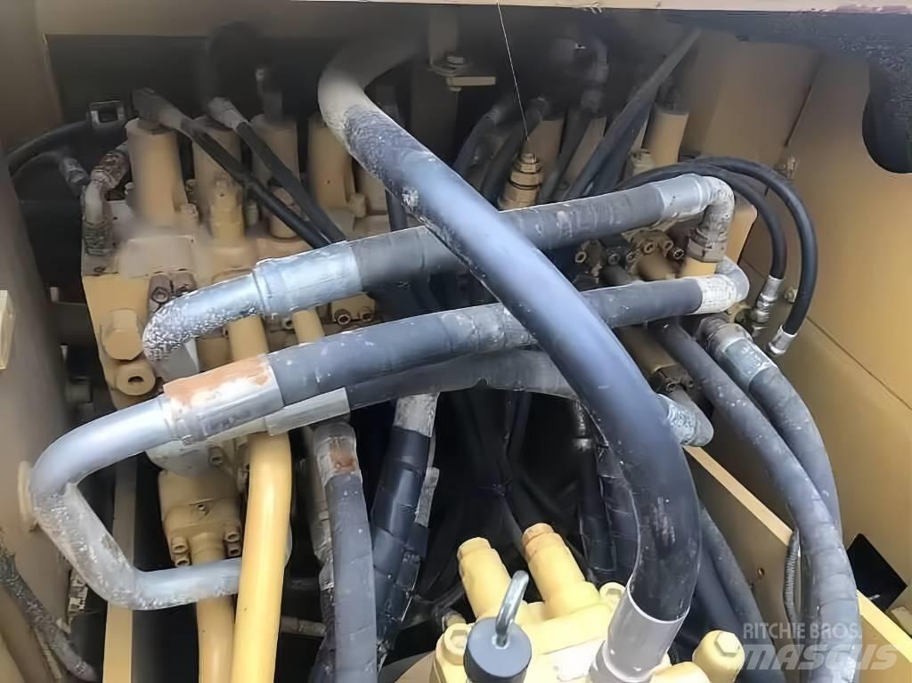 CAT 323 Bandgrävare