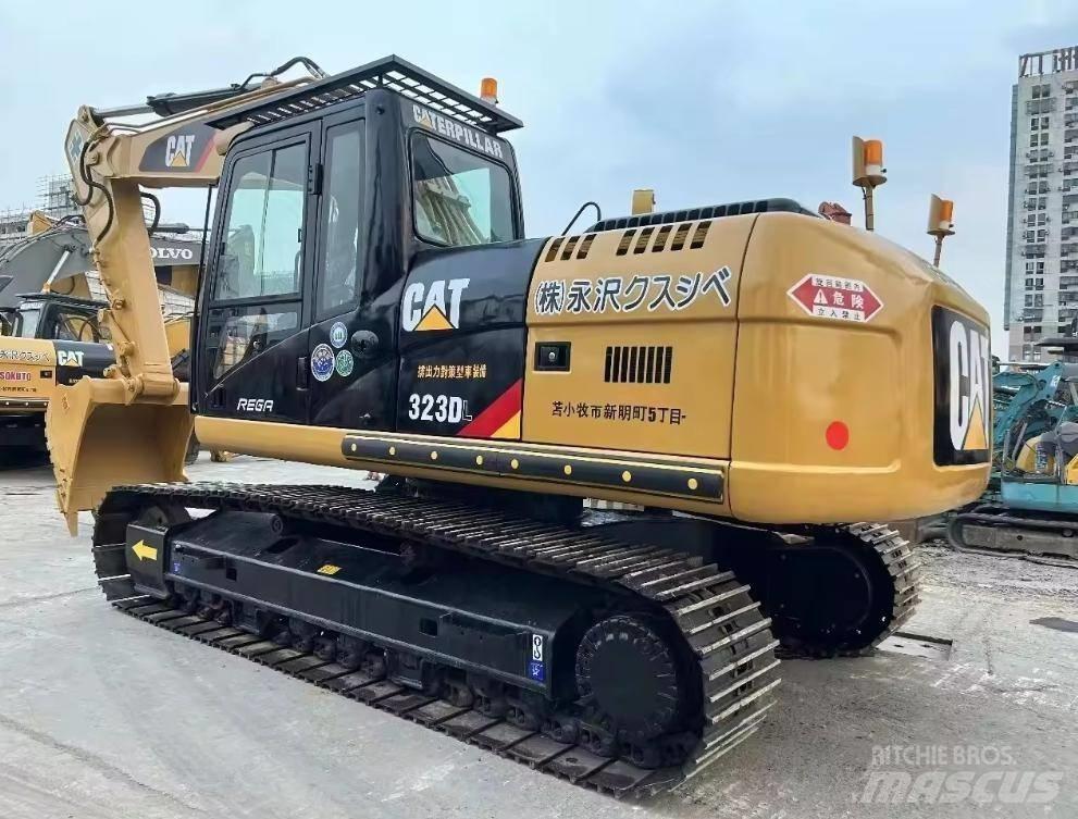 CAT 323 Bandgrävare