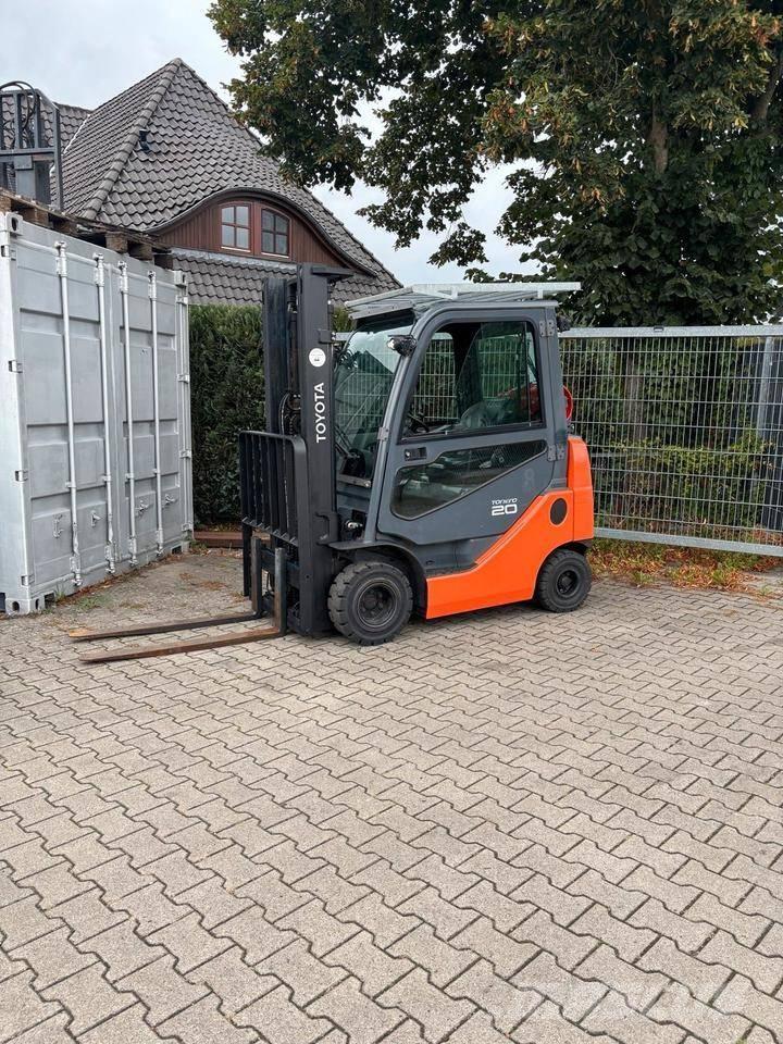 Toyota 8 FGKF 20 Gasolmotviktstruckar