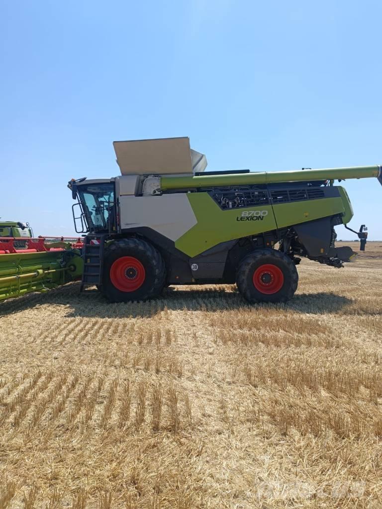 CLAAS Lexion 8700 Skördetröskor
