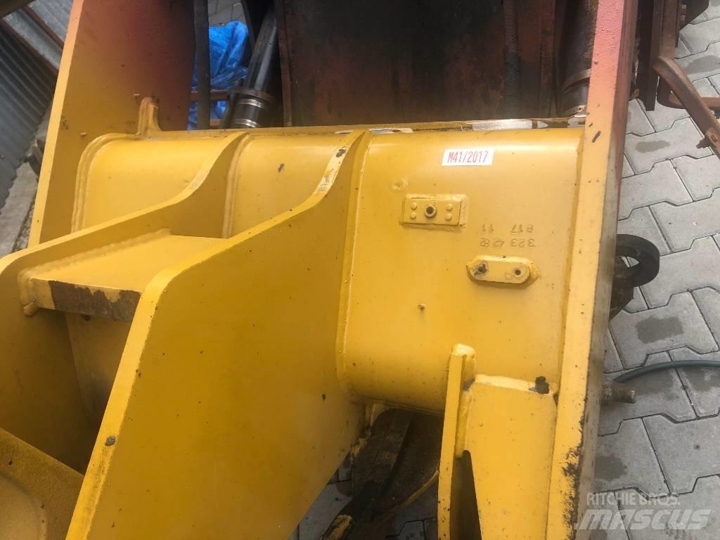 CAT 906 ramiona Chassi och upphängning