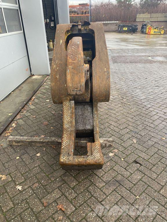 Genesis GXP 400R Asfaltsskärare